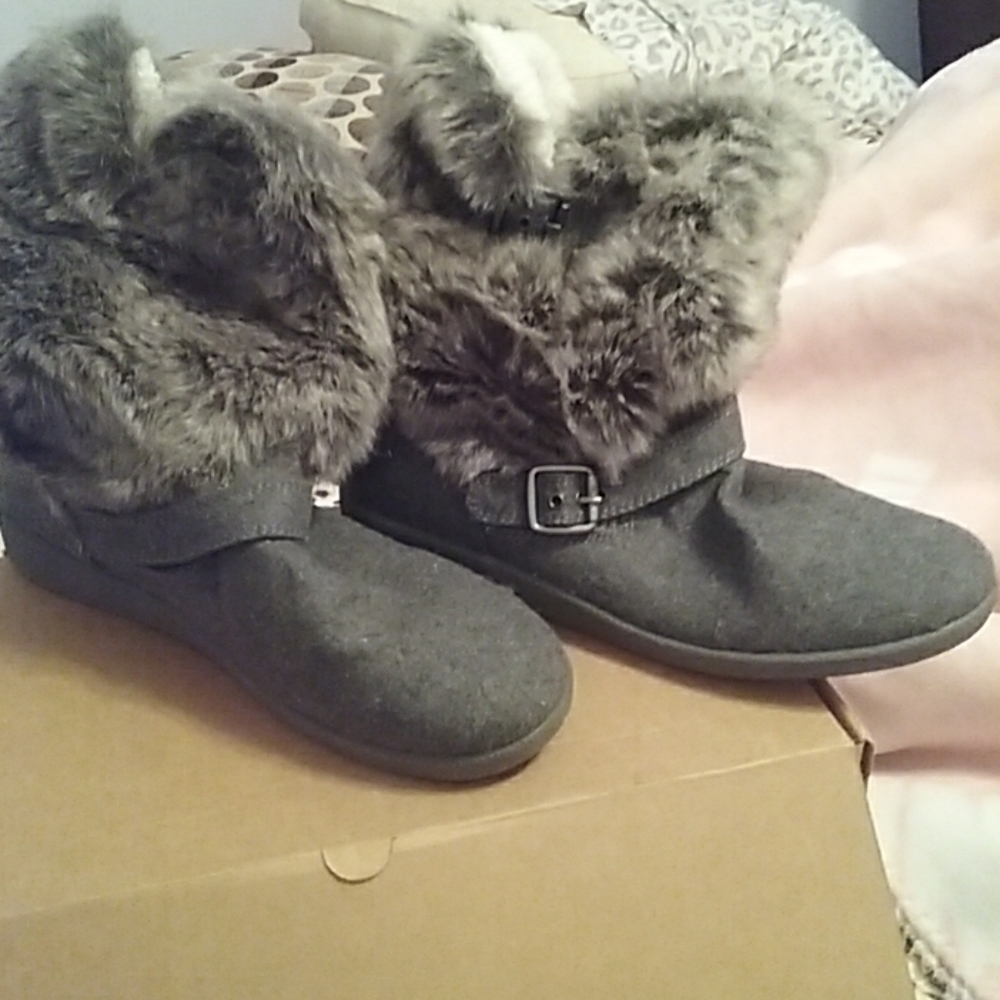 Buckle boots